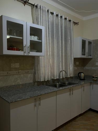 8dd35e15-d95e-415e-98c8-2be9a844abe1